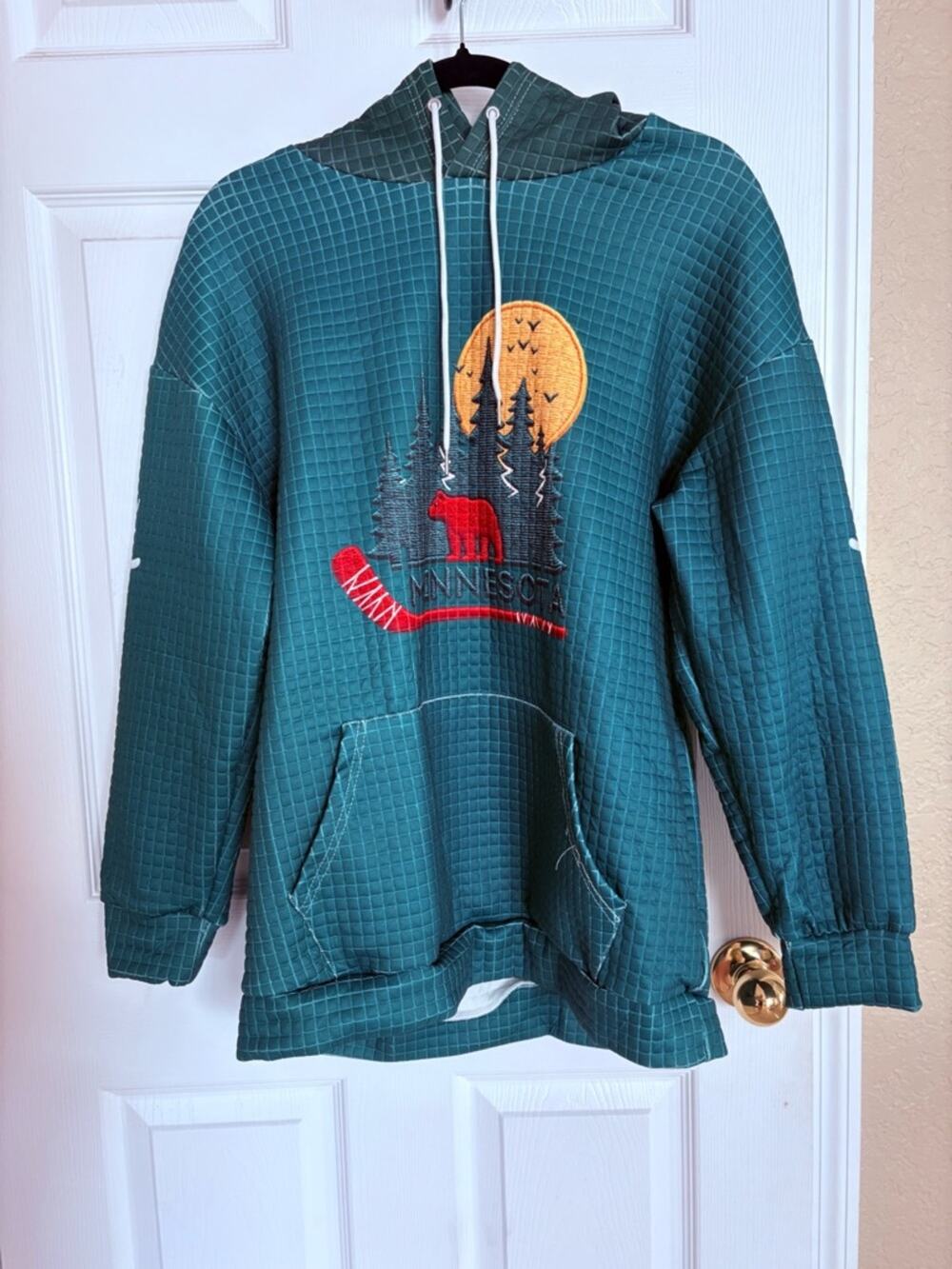 Minnesota Hoodie Bear Forest Graphic Waffle Knit Pullover Large Cozy
